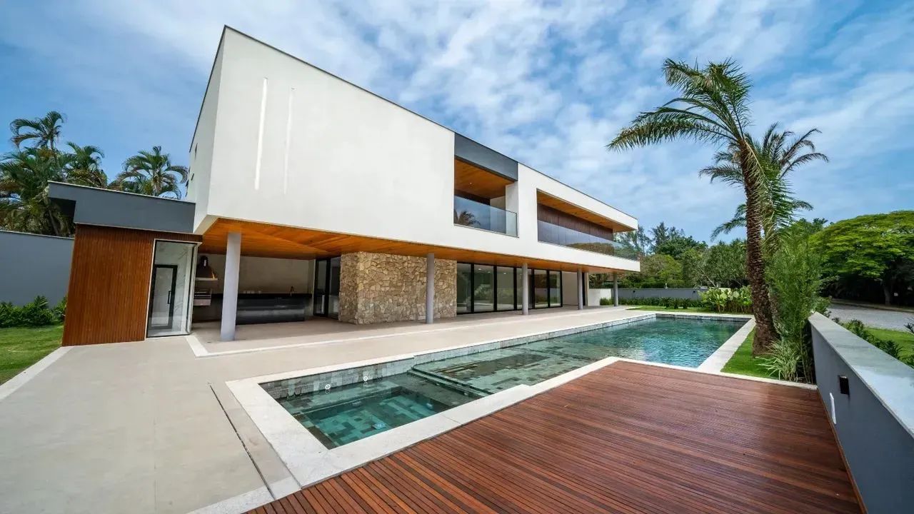 Casa contemporânea em condomínio